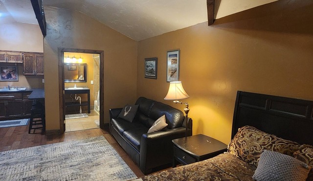 Circle R Cabin 3, Private Ranch, Mountain Views