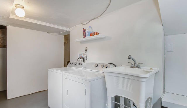 Close to Everything, Quaint, Quiet, Super Clean, Comfortable Home