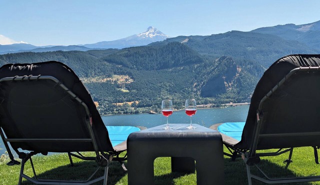 Come Float above the Gorge in our true Underwood Bluff Home