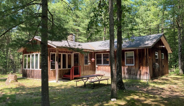 Comfortable Cabin in the Woods. Perfect for Fishing, Hunting or Skiing! in Irons