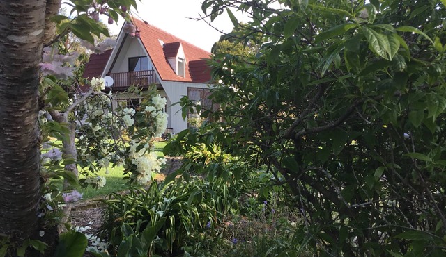 Comfortable house in stunning gardens in Geraldine Downs