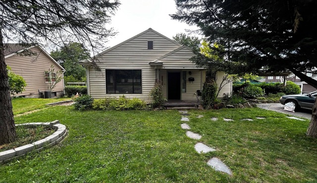 Comfortable Lewiston Home! 1 Block from Boat Launch, 7 Blocks LCSC, Dogs Welcome