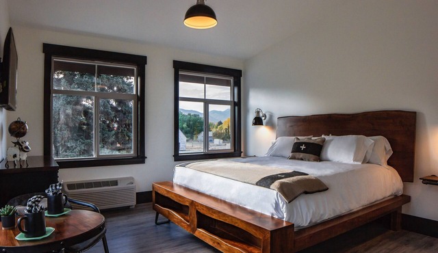 Compass Rose Lodge