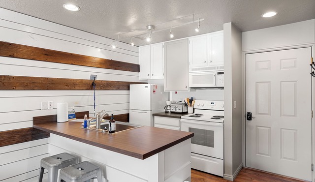 Condo - #202 Mountain View | 1 Bed, 1 Bath