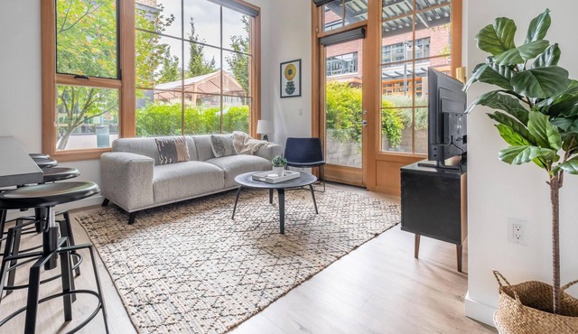 Contemporary 2 BR Apartment in Portland + Parking in Portland