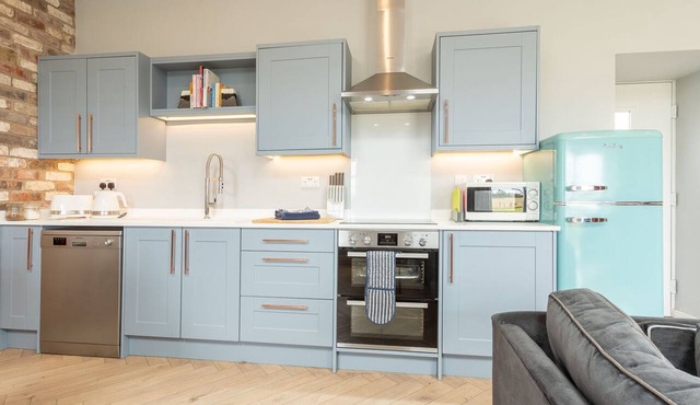 Cosy Barn Conversion - Hot Tub - Luxury Estate in Rhosneigr