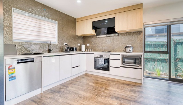 Cosy & Contemporary Airport Retreat in Papatoetoe Auckland