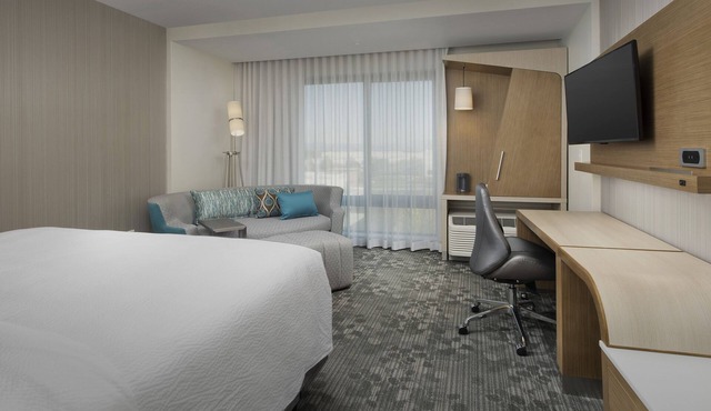 Courtyard by Marriott Portland East in Portland