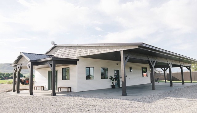 COW PALACE Experience Rustic Charm and Tranquility at our Old Milk Barn.