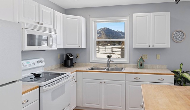 Cozy 1-bedroom apartment with fitness room, WiFi in beautiful Cle Elum