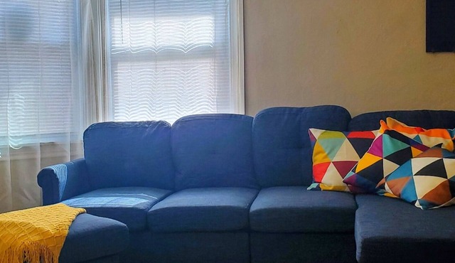 Cozy 2 Bedroom Home (Pet Friendly) in St. Louis