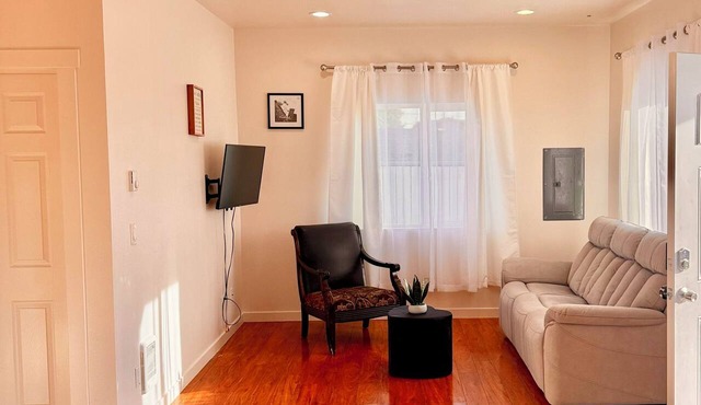 Cozy 2-bedroom house in gorgeous SeaTac with AC