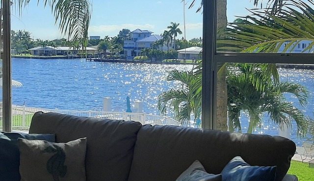 COZY APARTMENT OVER THE INTRACOASTAL CANAL, ONE BLOCK TO THE BEACH, WATER VIEWS in Pompano Beach