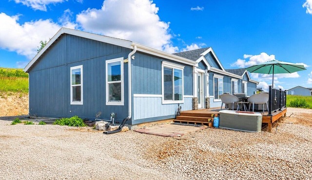 Cozy Bear Lake Escape