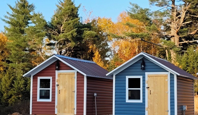 Cozy Bunkie Cabin(dbl bed with dbl Bunkie bed) close to lakes,zipline &vineyards in Smiths Corner