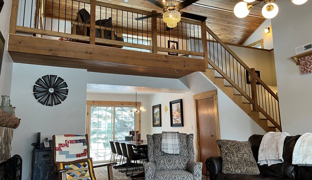 Cozy cabin near all the attractions in the Heart of the Hills! Pet friendly! in Custer