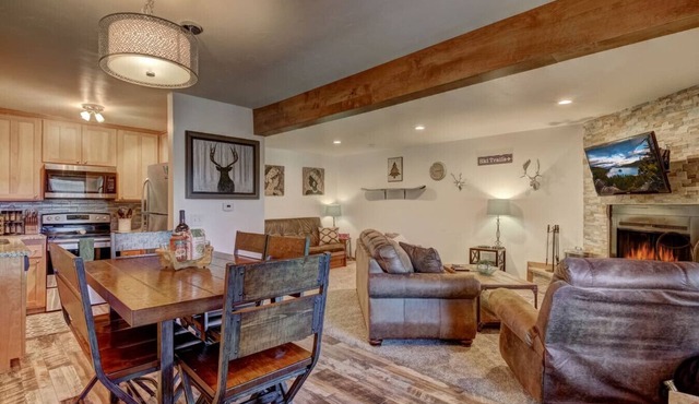 Cozy Condo | Near Heavenly-Fireplace | Sleeps 6 in Stateline