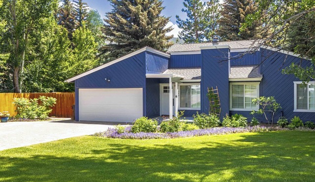 Cozy Ketchum Home - Dog-Friendly Yard, Hot Tub!