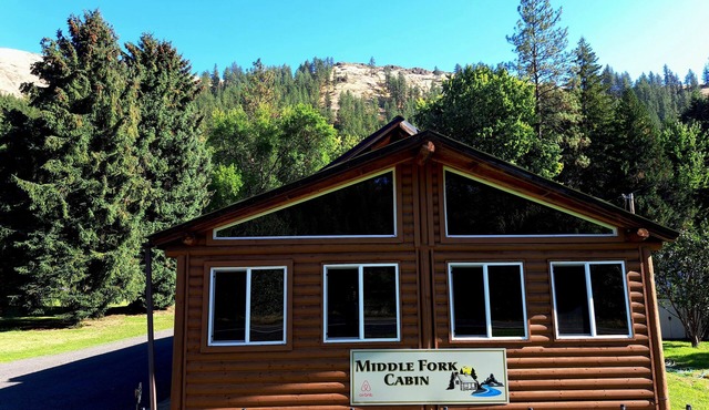 Cozy Middle Fork Cabin. Across from Clearwater River