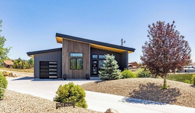 Cozy Modern Home with Mountain Views and EV Charger in Garage
