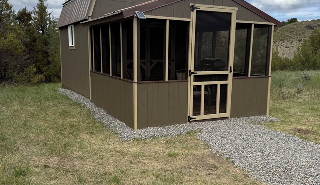 Cozy Off Grid Cabin on the Prairie perfect for your getaway to Montana