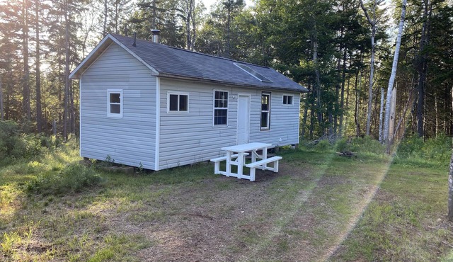 Cozy off grid camp experience in Amherst