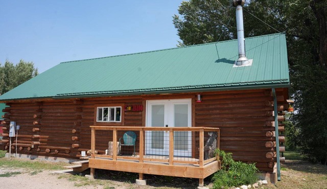 Cozy Riverside Cabin