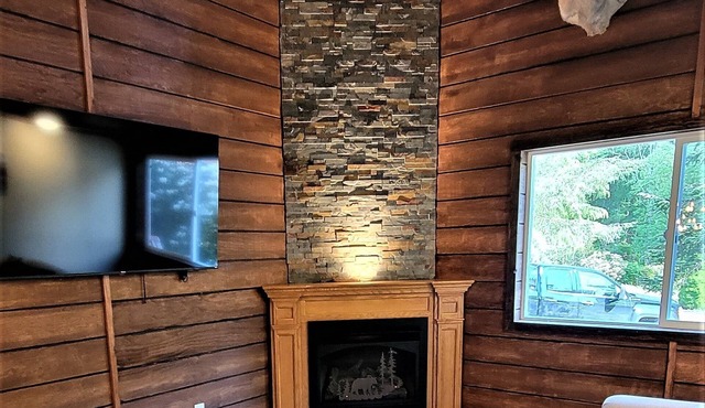 Cozy Spacious 3 Bedroom Cabin in a Country Setting! in Arlington