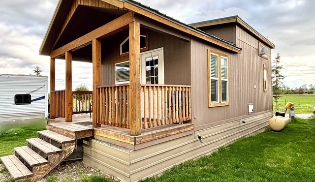 Cozy Tiny Home Cabin by Hot Springs, Zip Line, Golf!