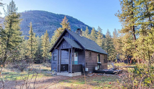 Creekside Bunkhouse on Early Winters Creek in Mazama