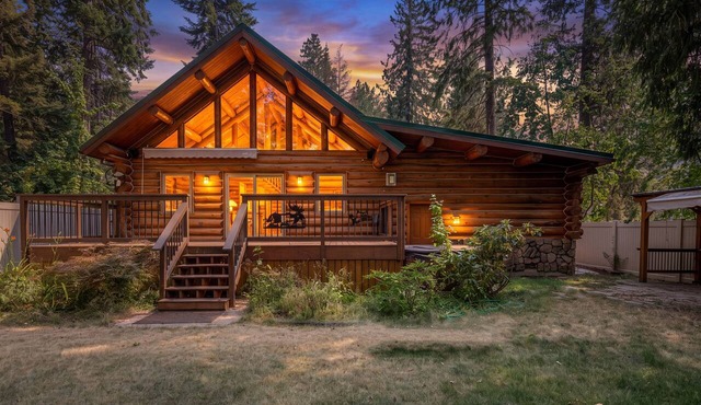 Creekside Cabin w/Hot Tub near Lake in Hope