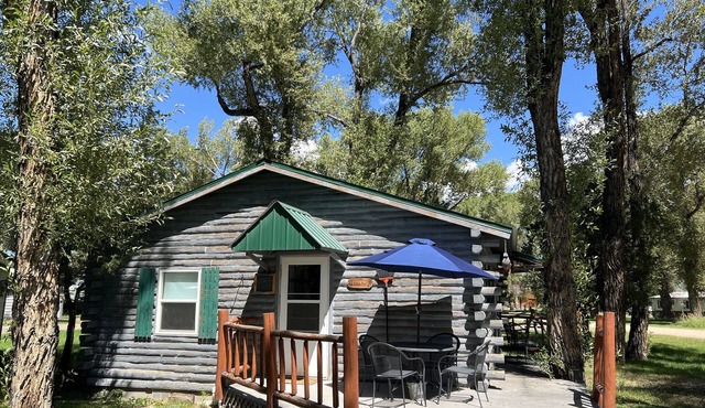Creekside Cabin with 2 King Beds
