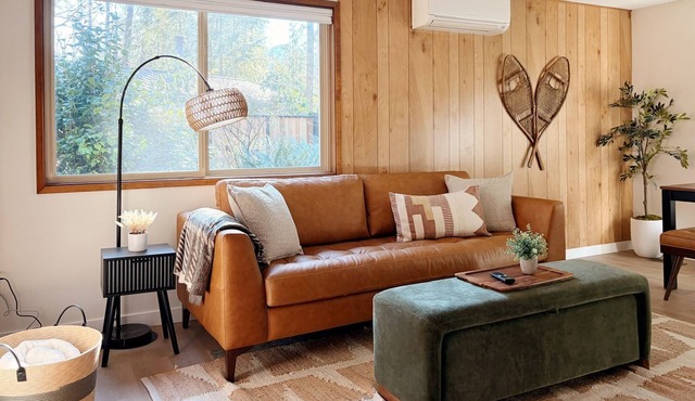 Creekside Cozy Cabin, Hot Tub, Community Pool in Rhododendron
