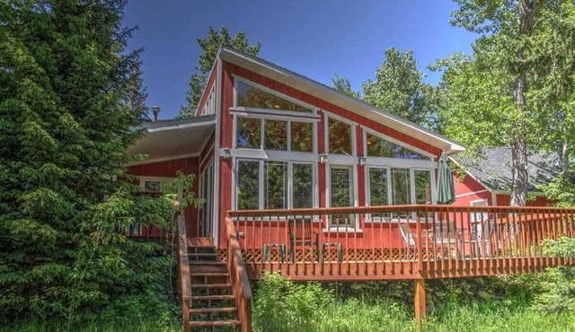 Creekside Wolf Cabin- On The River- Close to Town