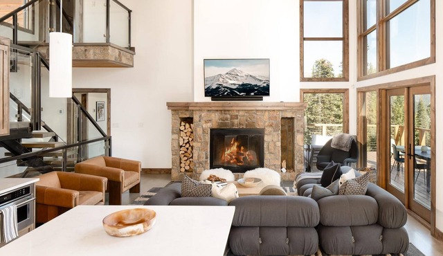 Custom-Built Cabin in Spanish Peaks with Beautiful Views