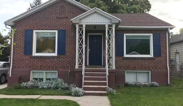 Cute 2 Bedroom House Close to BYU, downtown Provo, UVU, Freeway
