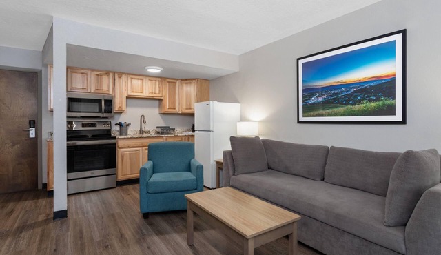 Days Inn and Suites by Wyndham Downtown Missoula-University
