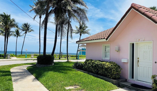 Direct OCEANFRONT- Steps to Beach- Quiet Neighborhood w/Pool in Deerfield Beach