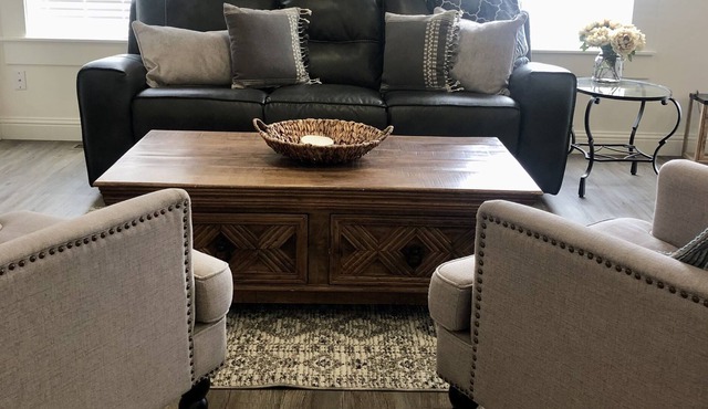 Dog friendly townhome with garage access 5 miles to downtown.