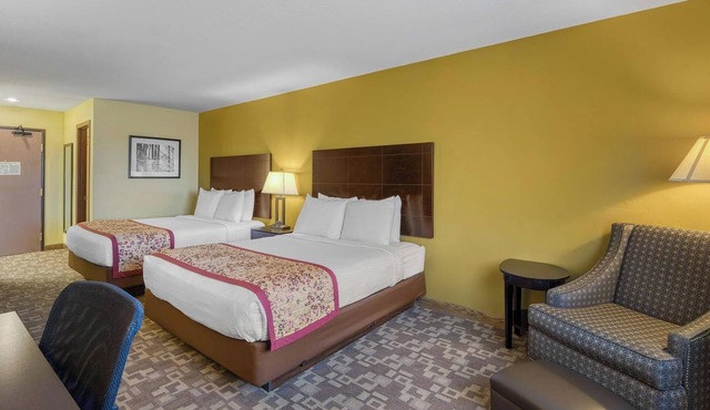 Double Queen Family Room | Complimentary Hot Breakfast & Indoor Heated Pool
