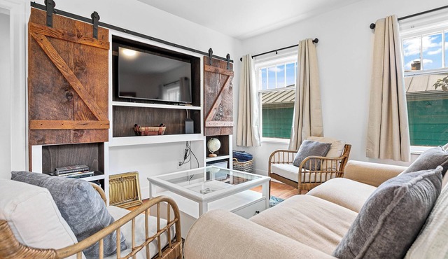 Downtown Bellingham Burrow by Gather: Bellingham Escape w/Bike Storage & Office in Bellingham