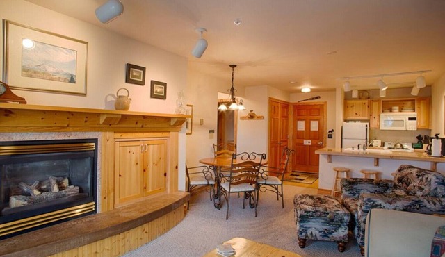 Dreamcatcher Getaway: Cozy Condo, Free shuttle to Targhee, Forest views
