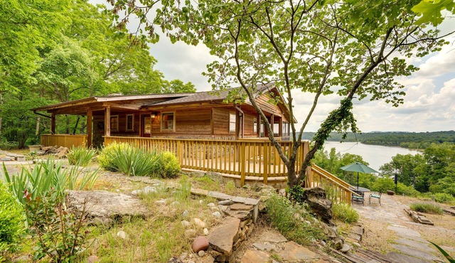 Eagle Rock Gem on Table Rock Lake w/Decks & Grill in Eagle Rock
