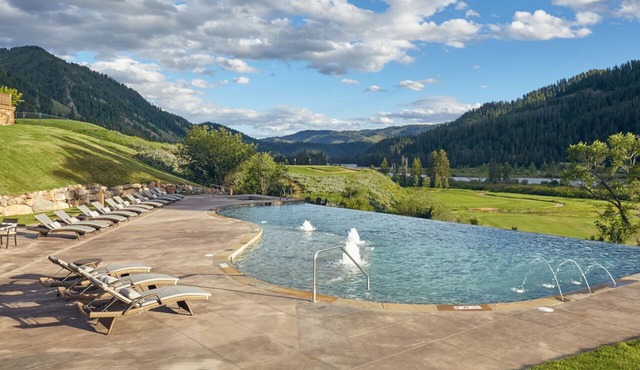 Elegant 4BR Meadow Cabin | Mountain View + Hot Tub