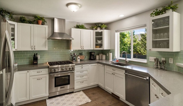 Elk Grove - Large 5 Bedroom Home on the Way to Big Sky just outside Bozeman. in Bozeman
