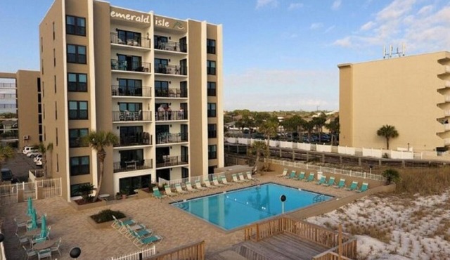 Emerald Isle 107-On the Beach-Ground Floor in Fort Walton Beach
