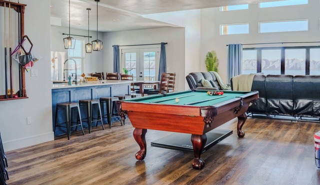 Epic Bear Lake Views - Make Lasting Memories at the Lake - Private hot tub