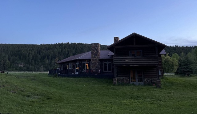 Exquisite Chalet Retreat: 13 Secluded Acres along the Prestigious Snake River