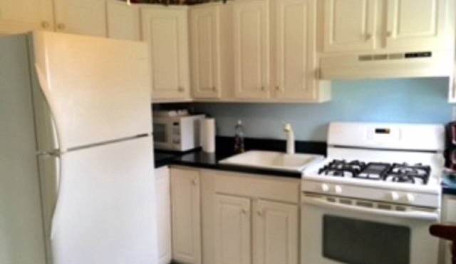 Family-Friendly. Easy Bike ride or Stroll to beach. Great Monthly Fall Rates! in West Cape May