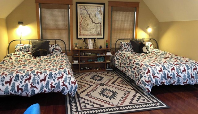 Family Friendly House on 26 Acres in the Mountains